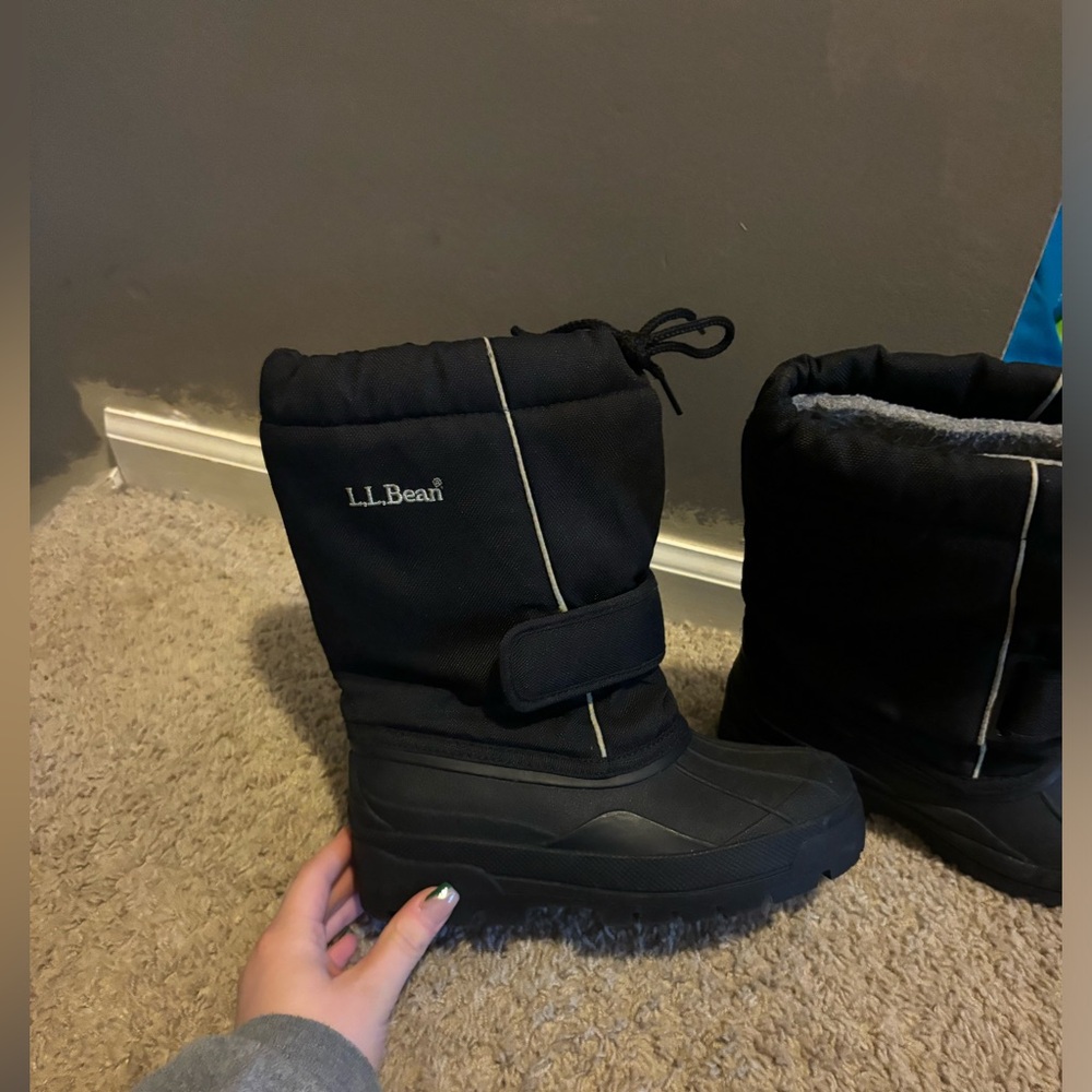 LIGHTLY USED size 4 KIDS L.L. Bean winter boots. Great condition & waterproof.